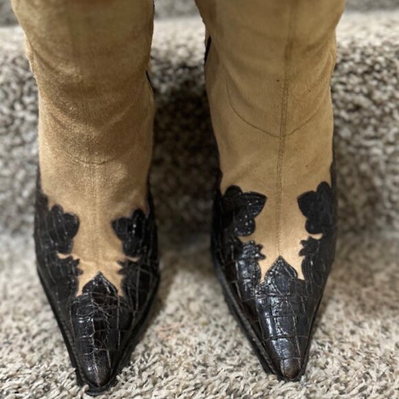 Beautiful pair of Donald J Pliner Boots size 8 - Picture 2 of 12